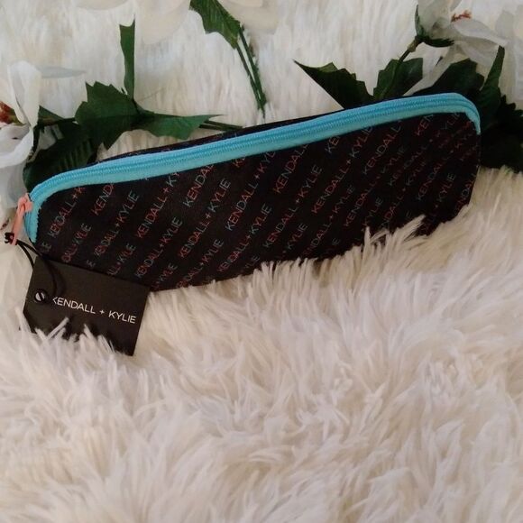 🎈🎈🎈🆕Kendall + Kylie Multi Purpose Cosmetic Pouch - Picture 2 of 5